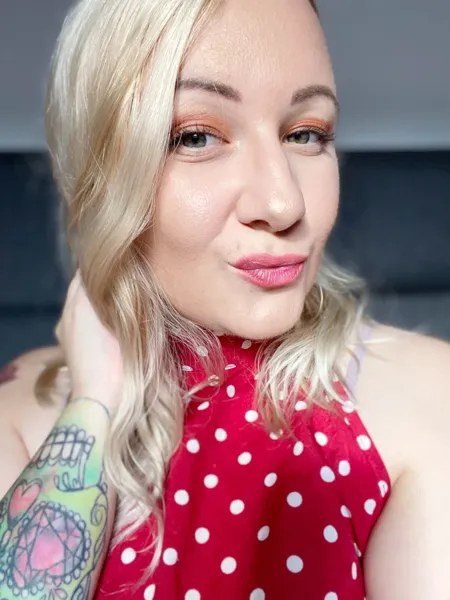 Sexy Tia Bell - Onlyfans