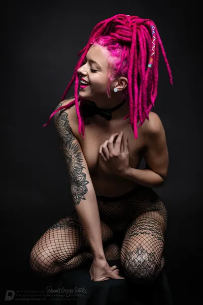 Sina Flowi Powi - Onlyfans